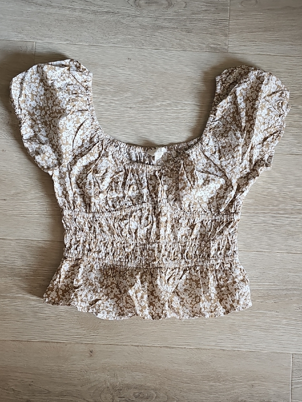 Sim & Sam Smocked Puff Sleeve Floral Crop Top - Beige Floral